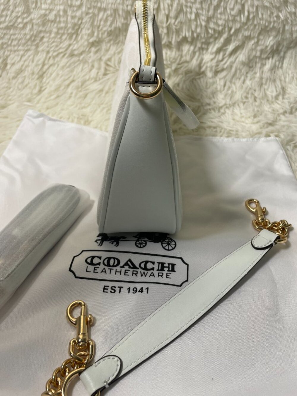 Coach Teri Shoulder Bag In Signature Canvas - Picture 4 of 8